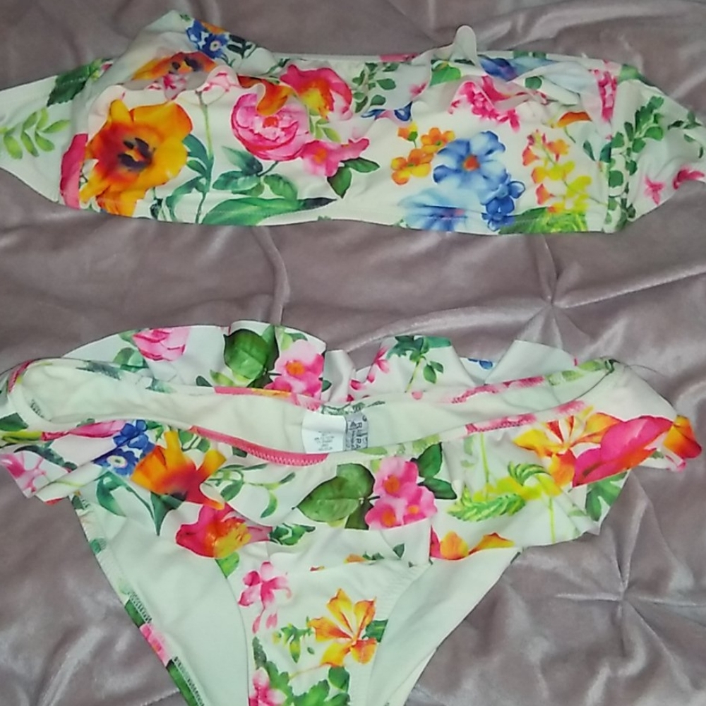 Floral Ruffle Bikini Size L